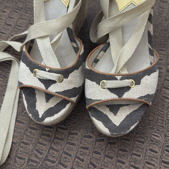 MICHAEL michael kors canvas zebra print  wedge sandals size 8.5 - Picture 4 of 12